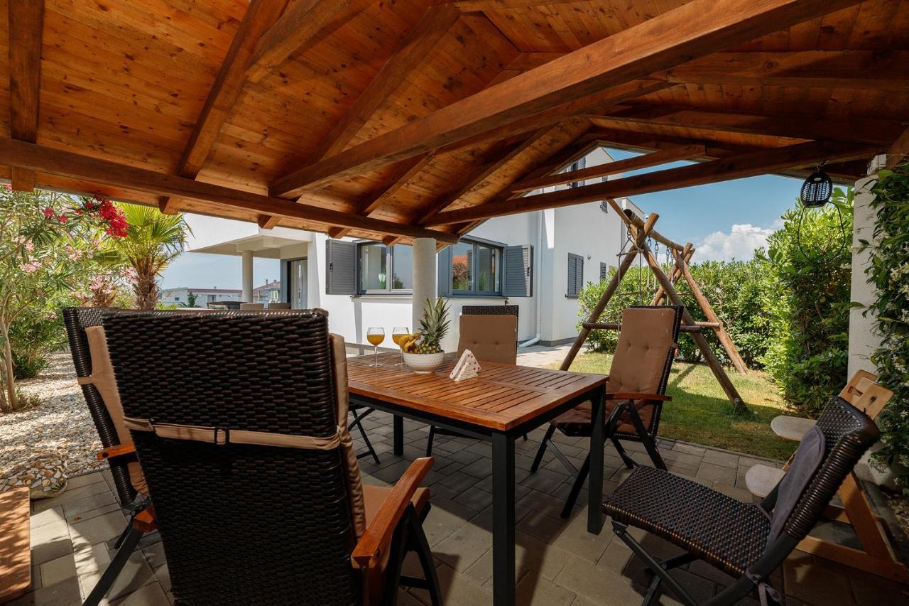 Malo Ferienvilla Privlaka, Pool, Boje, Wi-Fi, Wallbox Privlaka  Eksteriør billede